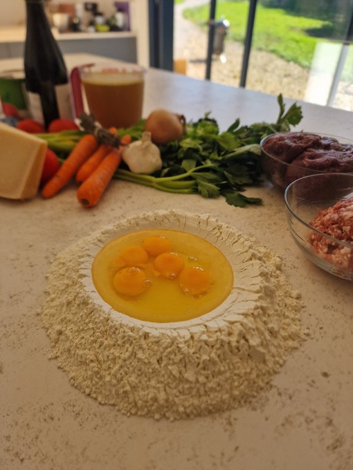 Hier, pr&eacute;paration de Lasagnes🤤 premi&egrave;re fois que je fais mes p&acirc;tes maison 🥰 vivement que je reprenne