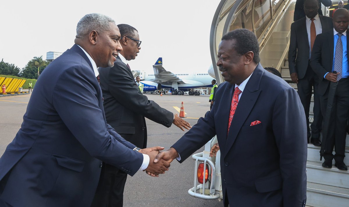 OfficePCS_KE's tweet photo. The Prime Cabinet Secretary and Cabinet Secretary for Foreign and Diaspora Affairs, H.E. Dr. @MusaliaMudavadi, has embarked on another day of diplomacy with an official visit to Kigali, Rwanda, this morning. https://t.co/x9jW78v1hg