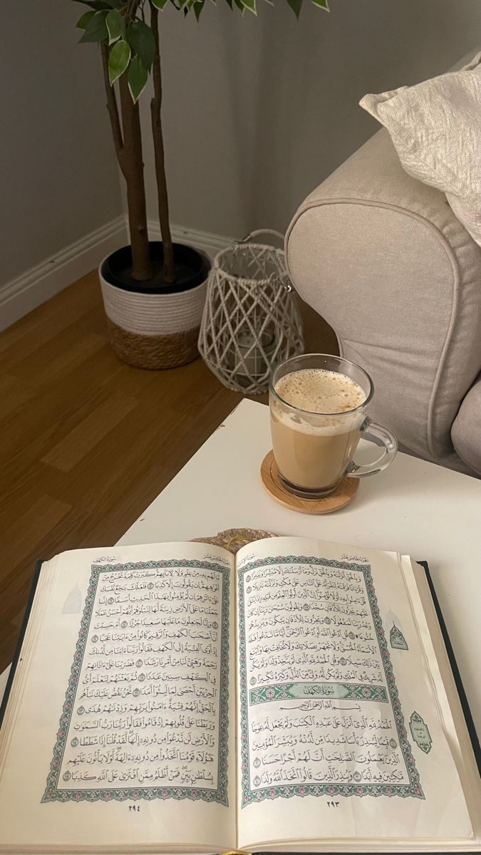 إِنَّ اللَّهَ وَمَلائِكَتَهُ يُصَلُّونَ عَلَى النَّبِيِّ
يَا أَيُّهَا الَّذِينَ آمَنُوا صَلُّوا عَلَيْهِ
وَسَلِّمُوا تَسْلِيمًا🕊️
#جمعة_مباركة 
#يوم_الجمعة