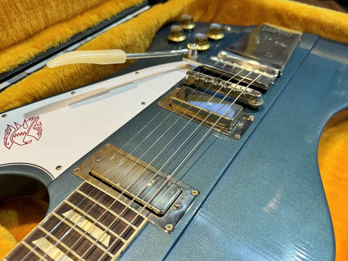 8本目

Gibson Custom Shop Murphy Lab 
1963 Firebird V w/Maestro Vibrola 
Ultra Light Aged 
Pelham Blue