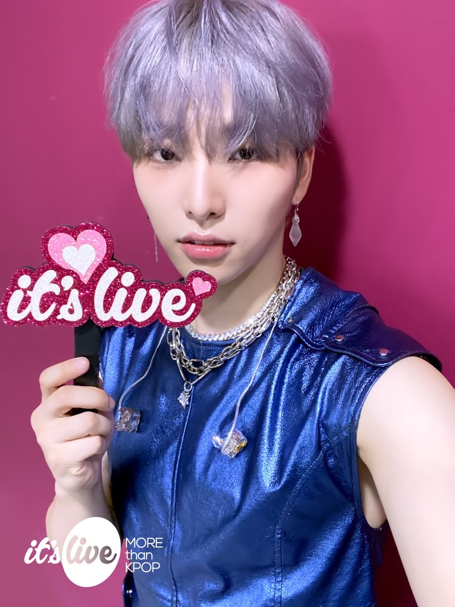 itsLIVEofficial's tweet image. #원어스 의 #잇츠라이브 가 잠시 후 5시에 시작됩니다!📸
유튜브 it's Live 채널에서 최초공개로 만나보세요!
‘#Baila_Conmigo’ 밴드 라이브 보면서 실시간 채팅 같이 달려요💗

#ONEUS - Baila Conmigo (Band Ver.)
Premieres on Youtube 'it's Live' Channel at 5PM KST TODAY!