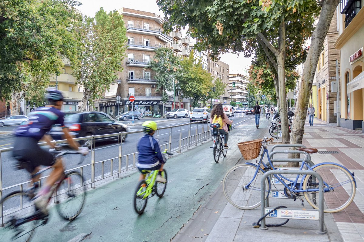 Melissa & Chris Bruntlett tweet media