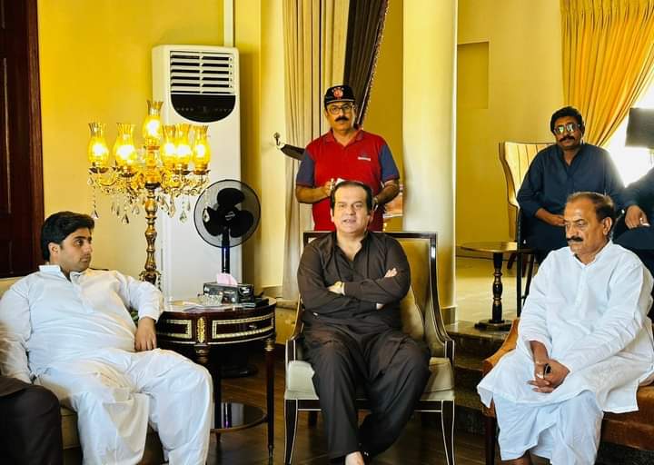 Lodhranpp227's tweet photo. #AHistoricReceptionAwaits
ضلع لودھراں میں قائد میاں نواز شریف کی واپسی کے حوالے سے قائد ضلع لودھراں عبدالرحم��ن خان کانجو صاحب کی قیادت میں تیاریاں زور شور سے جاری https://t.co/0lmyHysxTz