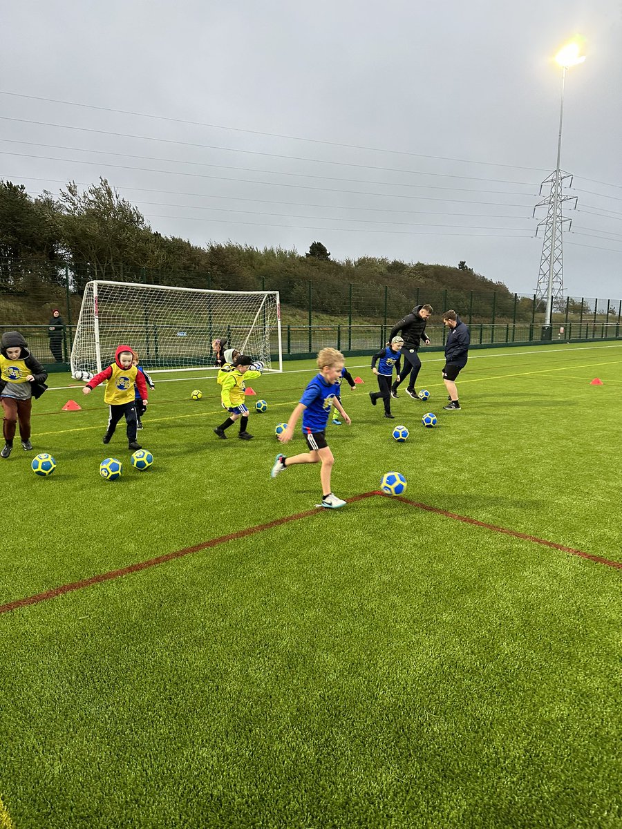 ScottB_FFF's tweet photo. ⚽️ COACH LIKE YOUR helping a child to walk.

- Show them you have their back

- Pick them up when they fall

- Celebrate milestones

- Challenge them

- Observe &amp; enjoy

After all learning to walk is harder than learning to play a sport &amp; children do it with no instruction. https://t.co/MLyCHsMoWS