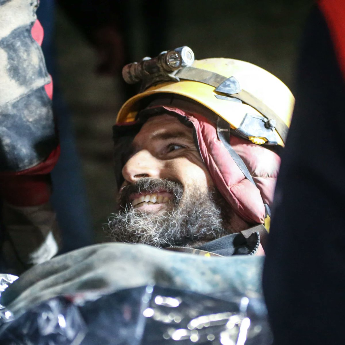 Fatih Altaylı (<a href="/fatihaltayli/">Fatih Altayli 🔴🇹🇷</a>):

Kurtarılan mağaracının karanlık faaliyetleri

Hatırlayacaksınız, birkaç hafta önce ABD’li bir mağaracı, Mersin yakınlarında bir mağarada -1000 metre derinlikte mide kanaması geçirmiş ve 11 gün süren kapsamlı bir kurtarma operasyonuyla güçlükle