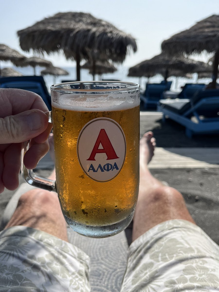 friendcalled_5's tweet photo. Oh go on then 😁🍺
#perissa
#santorini https://t.co/5M0aXNPtFN