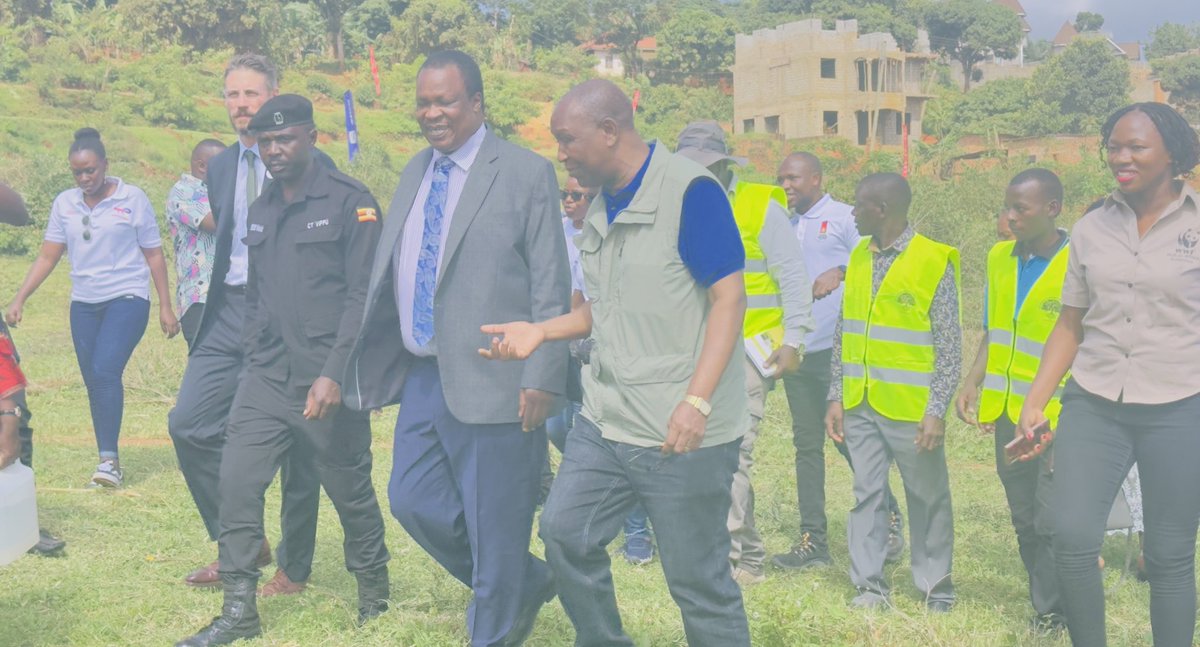 TotalEnergiesUG's tweet image. #HAPPENINGNOW: 2023 Edition of the National Tree planting Day under the #RunningOutOfTrees campaign. 

The campaign has been officiated by the Minister of @min_waterUg, Hon. Sam Cheptoris who has been flanked by a number of dignataries including the #TotalEnergiesEPUganda…