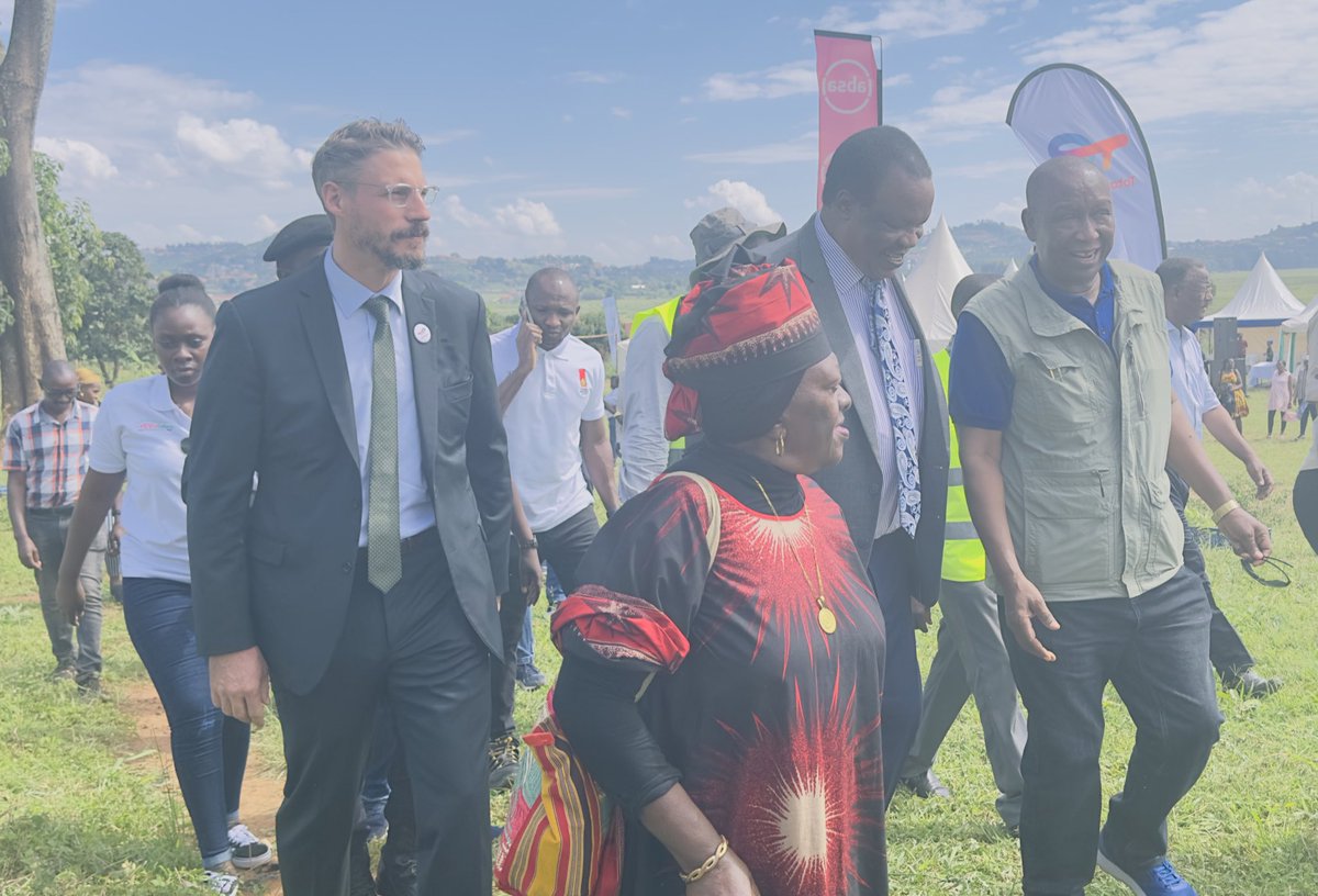 TotalEnergiesUG's tweet image. #HAPPENINGNOW: 2023 Edition of the National Tree planting Day under the #RunningOutOfTrees campaign. 

The campaign has been officiated by the Minister of @min_waterUg, Hon. Sam Cheptoris who has been flanked by a number of dignataries including the #TotalEnergiesEPUganda…