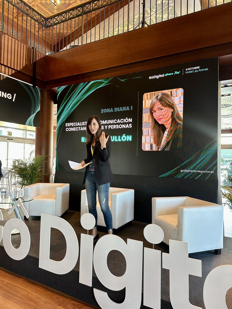 Gracias <a href="/TICnegociosVLC/">TICNegocios | Cámara Valencia</a> por darnos ayer la oportunidad de hablar de #tecnologia y #personas en un mismo foro. Un placer moderar una de sus salas en #Valencia. 
Éxito total de #Godigitalhumanfirst ❤️
