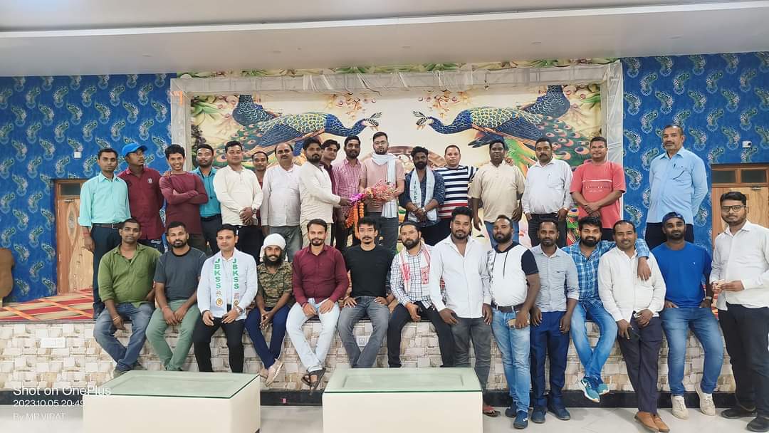 आगामी 8 अक्टूबर JBKSS रांची जिला सम्मेलन को लेके बैठक में शामिल हुए JBKSS के प्रधान महासचिव फरजान खान जी।
#angad_nayak