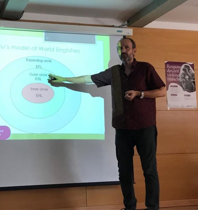 A very inspiring talk on native and non-native lanuage teachers by <a href="/Enric_Lleida/">Enric Llurda</a> at the <a href="/UABBarcelona/">Universitat Autònoma de Barcelona</a> <a href="/filoanglesauab/">@FiloAnglesaUAB</a>! Thank you!
