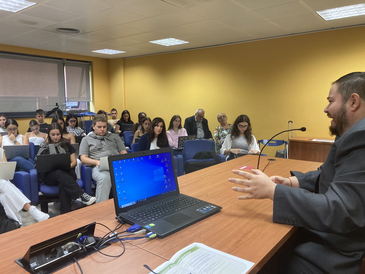Inauguramos el Congreso “Afianzando igualdades” organizado por la Cátedra de Derecho Autonómico Valenciano <a href="/ProfBroseta/">Fundación Prof.Manuel Broseta</a> <a href="/DretUV/">Facultat de Dret UVEG</a> con <a href="/GVApresidencia/">Presidència GVA</a> con la presencia del director general <a href="/JoseSTarrega/">José Tarrega</a> <a href="/VivancosMariano/">Mariano Vivancos</a> <a href="/VteGarrido/">Vicente GarridoMayol</a> <a href="/Felix_Crespo_/">Felix Crespo</a> <a href="/Csg_Ce/">Clara</a> <a href="/RemedioSanchez/">remedio sanchez </a>