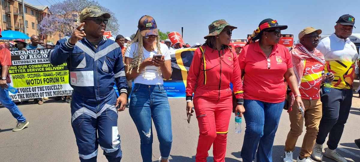 _cosatu's tweet photo. Workers demand the insourcing of all public services across all sectors of the economy and call on employers to support #DecentWorkAgenda in South Africa @POWER987News @Powerfm987 #InternationalDayforDecentWork #CosatuDecentWork https://t.co/tuj58Jq2f2