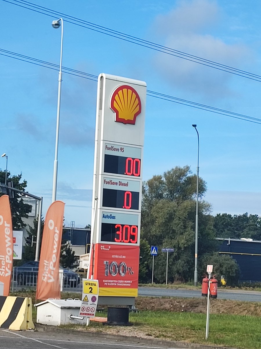 EwuniaXYZ's tweet image. Braki paliwa już nie tylko na Orlen.
Jeszcze zostałam skrzyczana za zrobienie zdjęcia i powiedziano mi że tylko awaria komputerów. Kartka mówi coś innego.
#paliwo