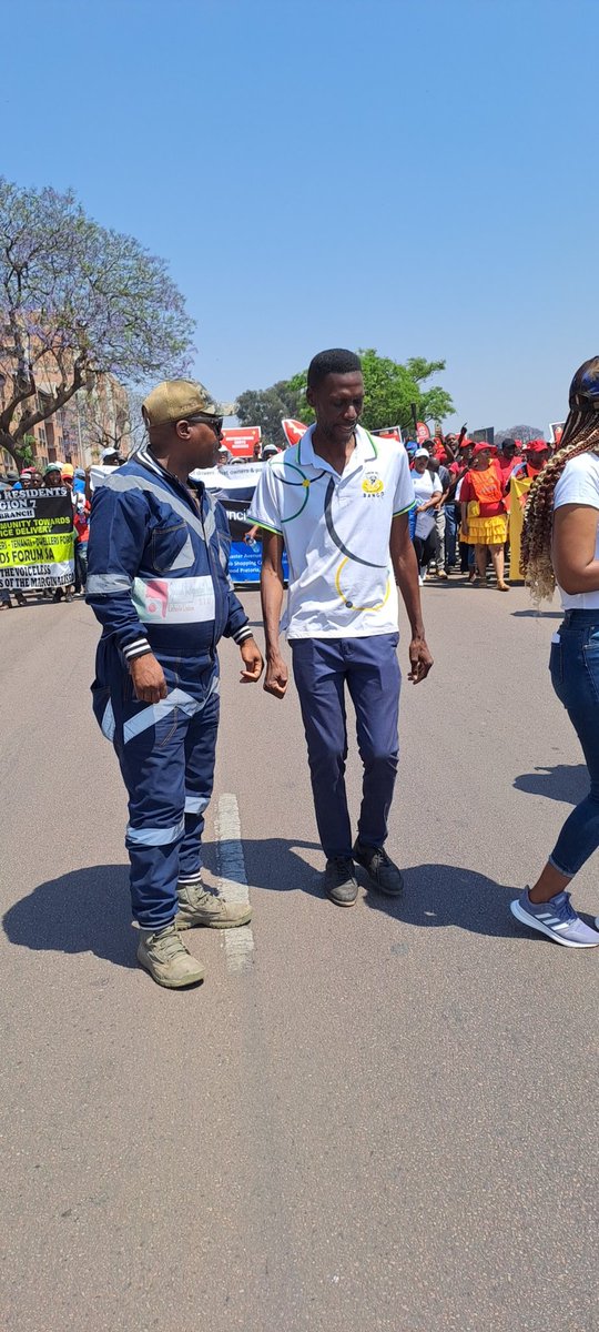 _cosatu's tweet photo. Workers demand the insourcing of all public services across all sectors of the economy and call on employers to support #DecentWorkAgenda in South Africa @POWER987News @Powerfm987 #InternationalDayforDecentWork #CosatuDecentWork https://t.co/krDjs9ggoe
