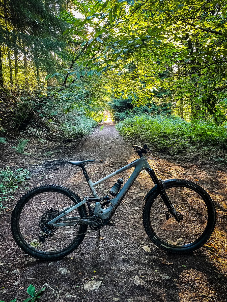 FoDmtb's tweet photo. If you could only choose one bike, what would that be ? This is definitely mine 💯 @Specialized_UK #kenevosl
#itsyouonlyfaster #specializedkenevosl #specializeduk #specializedbikes https://t.co/7lOysiHMJ6