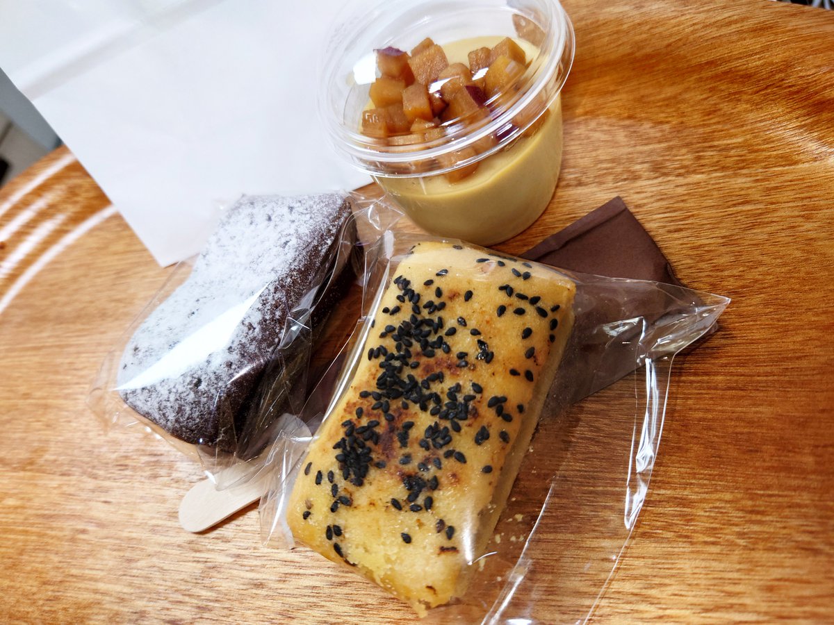 Magoroku_2563's tweet photo. atacu-cafe@神田神保町1
・旅するタコライス(チリソース)
・ほんのりさつま芋プリン
・ガトーショコラ
・スイートポテトのパウンド
16時ちょっと前、既にランチの時間は過ぎていましたが食材があるのでOKとのお言葉に甘えてタコライスをお願いしました。
#atacucafe #あたくカフェ #神保町 #千代田区 https://t.co/Juk1wLa5Ac