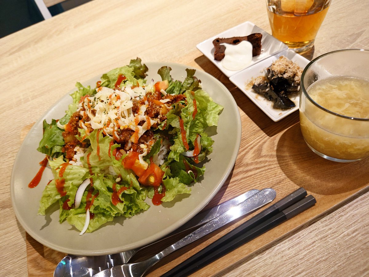 Magoroku_2563's tweet photo. atacu-cafe@神田神保町1
・旅するタコライス(チリソース)
・ほんのりさつま芋プリン
・ガトーショコラ
・スイートポテトのパウンド
16時ちょっと前、既にランチの時間は過ぎていましたが食材があるのでOKとのお言葉に甘えてタコライスをお願いしました。
#atacucafe #あたくカフェ #神保町 #千代田区 https://t.co/Juk1wLa5Ac
