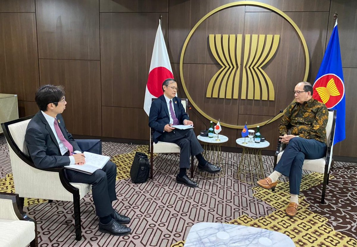 Japan's SOM on Transnational Crime (#SOMTC) Ambassador Sugiyama Akira had a fruitful meeting with @ASEAN DSG HE Mr. Michael Tene on the next steps for ASEAN-Japan cooperation in this important field. Honoured to be there to follow it up!