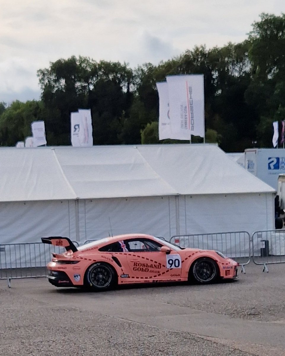 Omg one of the Sprint Challenge Porsches is running my favourite ever Porsche livery this weekend at the <a href="/BTCC/">BTCC</a> round 😭😭😭
