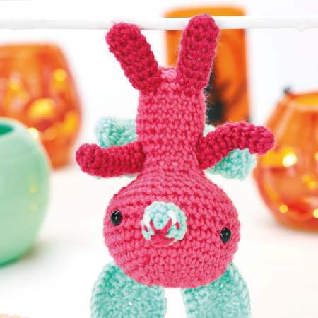 Halloween will soon be upon us so prepare to be thrilled by this friendly bat. It's sure to bring a smile to little ones as they dress up as mini witches, ghosts and ghouls 🎃🦇
.
Available at topcrochetpatterns.com
.
#yarnlover #yarn #knitting #crochet #instacrochet