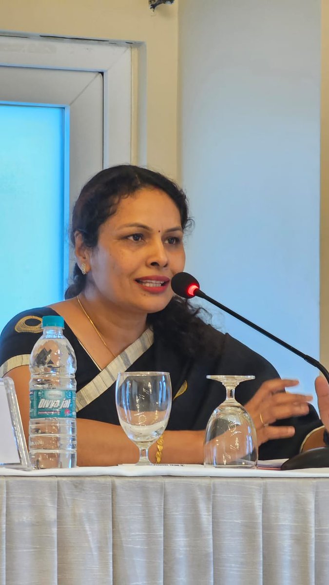 Dr. Sangeeta K Mishra from <a href="/mohpnep/">Ministry of Health & Population, Nepal</a> shares on strengthening pandemic preparedness in #Nepal 1⃣Clarification on health model–public, pvt, mixed? 2⃣Coordinated mechanism to address health emergency3⃣Cross-border cooperation4⃣Recognition of intersectionality across different sectors