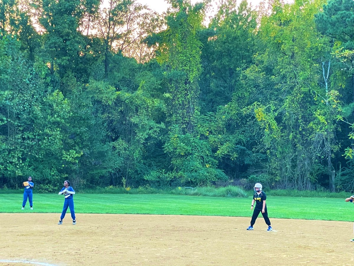 letmebeboyd's tweet image. @DFMS_PGCPS had a fantastic game against Benjamin Foulois yesterday! It was a great atmosphere for middle school baseball and softball. Plus, the new uniforms for Drew Freeman really made the game even more exciting. #sport #game #DFMS #MiddleSchoolers #NewJersey