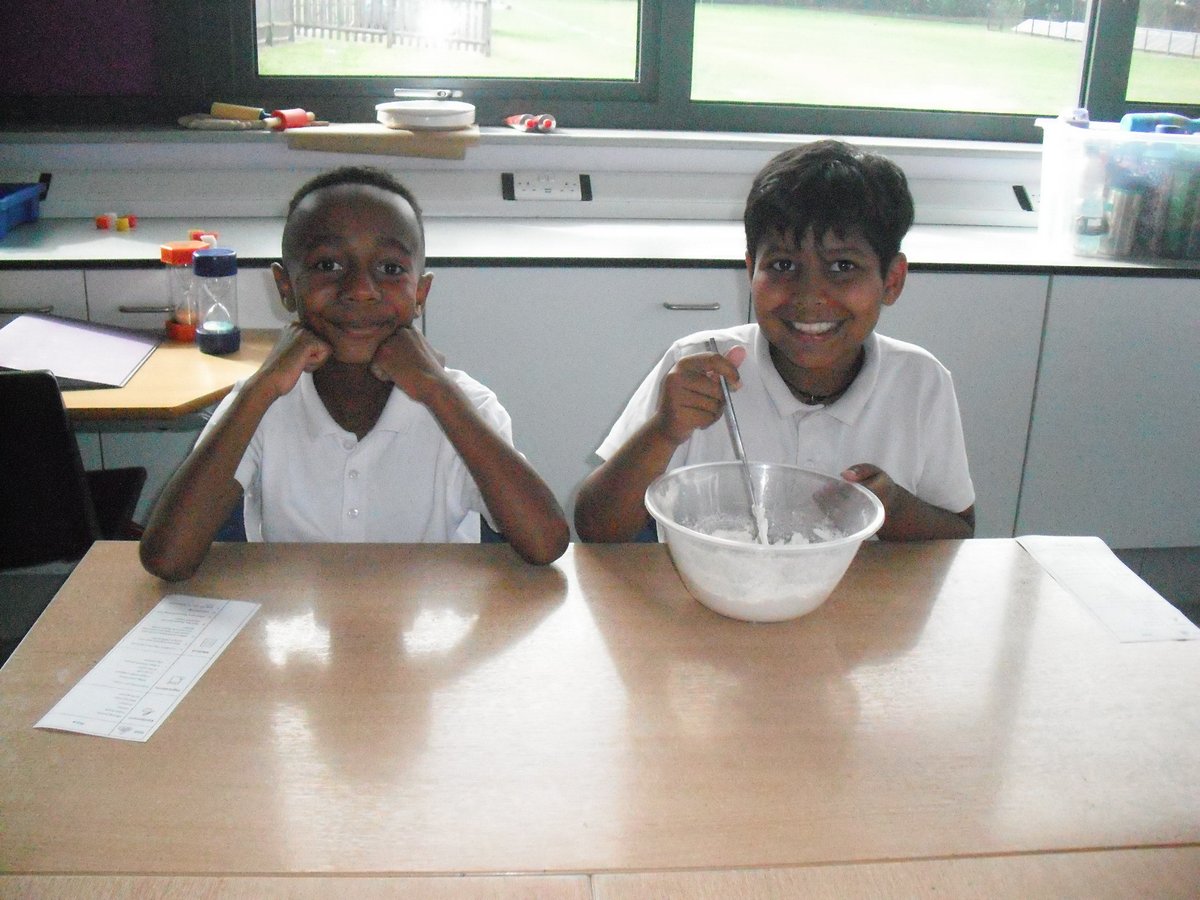 CCESchool's tweet photo. Year 4 Salisbury Class made Pizza during their DT Lesson.

#Trinitas #CCE https://t.co/g4KGG3KqIR