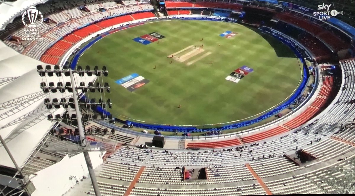 Another massive crowd floods in for day two of the #CWC23 #PAKvNED 🤷‍♂️