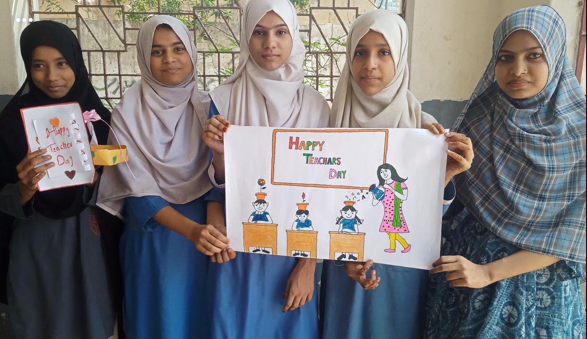 itacecorg's tweet image. Children from our schools joyously celebrate #WorldTeachersDay2023 by expressing deep appreciation and affection for their teachers through artwork and creative expressions

#ITA #PakistanLiteracyProject #RoomtoRead #teachersday #teachersday2023 #ITAPublications #EducationMatters