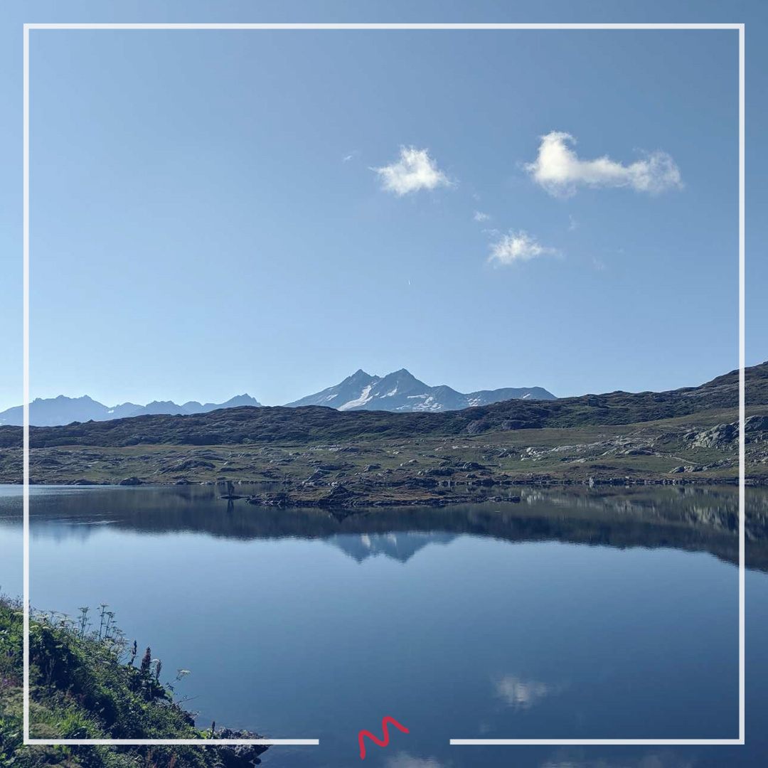We simply can't resist the call of the open road in Italy. 🍕  Check out this epic vista across the southern stretch of the country. It's the ultimate pit stop for savoring pizza and gelato during a ride. 🇮🇹   #calimoto #calimotour #calimotoapp #motorcycle #curvyroads