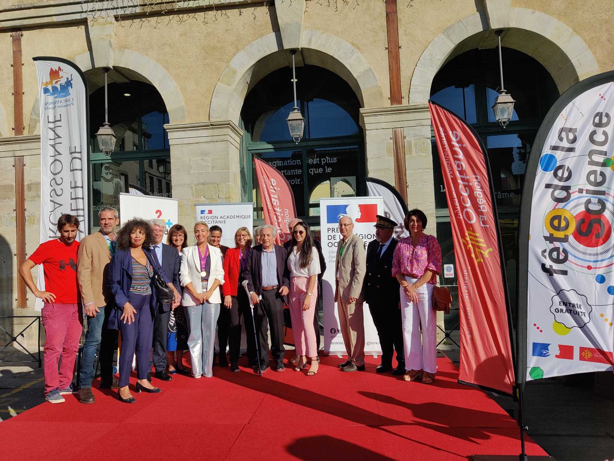 sophiebejean's tweet photo. Lancement à Carcassonne de la @FeteScience en Occitanie par la Ministre @sretailleau en présence des élus.
✅2000 élèves accueillis chaque jour
✅laboratoires et chercheurs présents
Merci à @instantscience et les @Petit_Deb_Occi et à l’équipe de la DRARI @RA_Occitanie 
#FDS2023 https://t.co/w3ye9ZXuyW