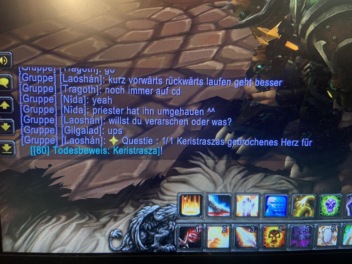 Wenn der Heiler aus Versehen im Nexus HC den Endboss umboxt, weil der Rest der Gruppe leider schon liegt.  😬