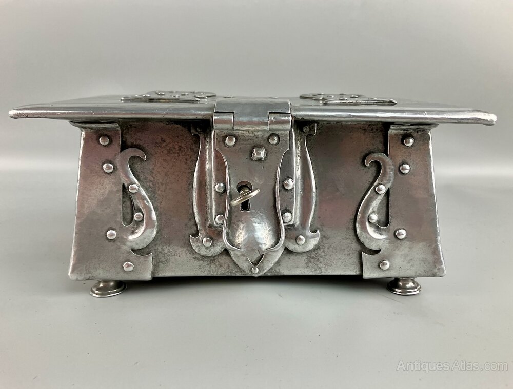 For sale on Antiques Atlas We Have 1264 Antique Boxes On This Link antiques-atlas.com/antiques/boxes…
Great🎄🎁 Gifts 
Including this Good Arts &amp; Crafts White Metal Casket Box On This Link antiques-atlas.com/antique/good_a… 
Levels Antiques
<a href="/LevelsAntiques/">Levels Antiques</a> 
#antiquebox #antiqueboxs