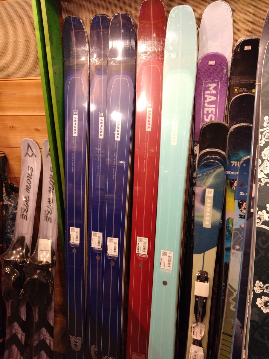 SkiBoardshopNRS's tweet photo. 本日は幼稚園の運動会の為にお休みを頂いておりましたが商品入荷予定があり3時間ほど陳列して参りました❗間違いなく東北で1番の在庫数と自負しております😊プロショップ限定のZeroCollectionもコスパ最強の新型Bindingもご用意しております🎶
#Armada #zerocollection https://t.co/IUQiQpUqo4