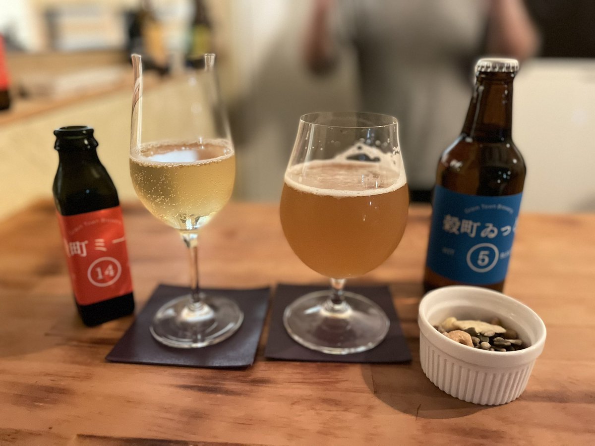 catandsnake's tweet photo. 昨夜同席した人が、ミード(蜂蜜酒)のチェイサーにウィットを合わせるとオレンジピールの香りが立つと言っていたので、早速マネしてみる
なるほど　いい感じ
#ビア兄 #穀町ビール #仙台 #クラフトビール https://t.co/U9aW9zcSnP