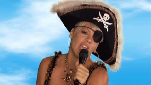 PopCrave's tweet image. P!nk tells @LATimes that she wishes she never released the song “We’ve Got Scurvy” for SpongeBob SquarePants:

“That was a real mistake.”