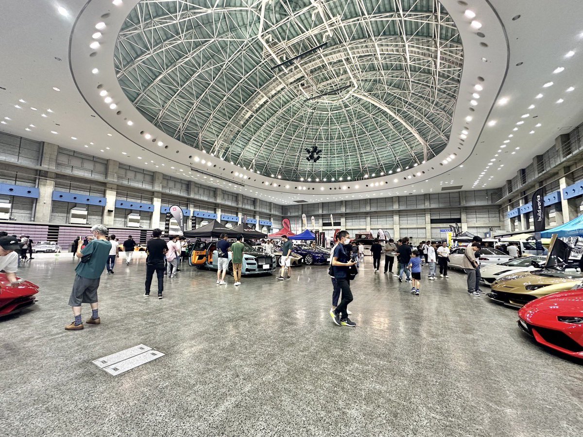 WellaAutoRepair's tweet photo. こんばんは🌙スタッフのゆかです👱🏻‍♀️

先日は車検でお預かりしてましたNBのお引き取りの前に洗車を済ませ納車で���た🎉

いつもありがとうございます🙇🏼‍♀️
またのご来店をお待ちしております♪

そして月初の一日は午前中から毎月恒例の一日���りに行かせていただき先月も無事に仕事を終えさせていただいた感謝をお伝えさせてもらい、今月も皆様が事故等が無い様にお祈りさせていただいた後、コンベックスの「Show case-eurocarfes」の見学に同行させて頂きました🚗

久々に車のイベントに行きましたが、やっぱり車好きの方が集まったりするから駐車場にとんでもなくかっこいいのがいるのあるあるですよね（笑）

なので私は駐車場の時点で大興奮しておりました（笑）

会場へ入り色々なかっこいい車を見せて頂き、ここカーボンにできるのか…とかここまでとことん内装の色を合わせられるんだ…とかボディーとキャリパーの色合わせてるの統一感あっていいなあ…とか

色々と勉強になり刺激的で楽しかったです🤤

常連様や初めてお会いした方やお話してくださった方々、少し人見��りが発動してしまい申し訳なかったですがありがとうございました🙇🏼‍♀️

午後からは工場に戻り車検でお預かりしてましたフィットクロスターの洗車をさせて頂きました(このお車につきましては昨日じょうさんが詳しく説明しておりますので良ければご覧ください🫡

そしてもう少しで納車のキャロルのホイールをじょうさんと役割分担しながら洗いました🤲🏻🧼裏までピカピカです✨

ここ数日の事を一気に書かせて頂きましたが今月もよろしくお願い致します🙇🏼‍♀️！！

#wellaautorepair #ウエラオートリペア #岡山市 #岡山市北区 #自動車整備 #自動車販売 #岡山市自動車整備 #岡山市自動車販売  #癖のある車屋 #癖のある店主 #癖のある店員 #アダルトバラエティショップ #浅く深く狭く広く痒い所に手が届いてより痒くなる車屋