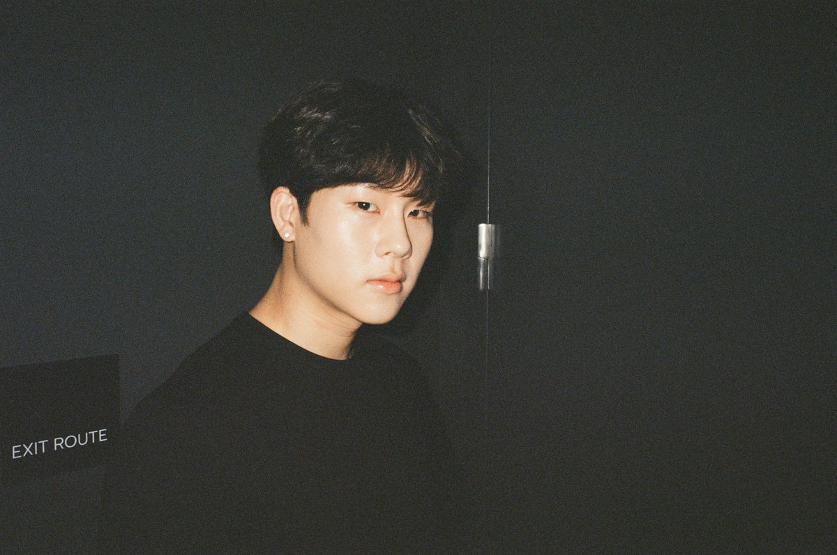 OfficialMONSTAX's tweet photo. 함께 보내지 못 하는 첫 생일이지만 가서 더 듬직한 사람이 되어가고 있는 거 같아서 기분이 좋고 생일 너무 축하한다🥳 나오면 같이 여행가자🫶 #형원 #꿀같이_달콤한_주헌이의계절 https://t.co/fGtN3VrKph