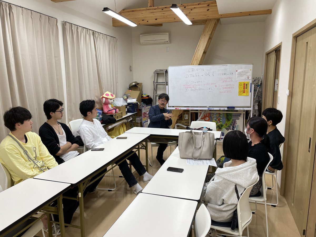 YPB_syotengai's tweet photo. チームごとの作戦会議。 https://t.co/jig7npjKQZ