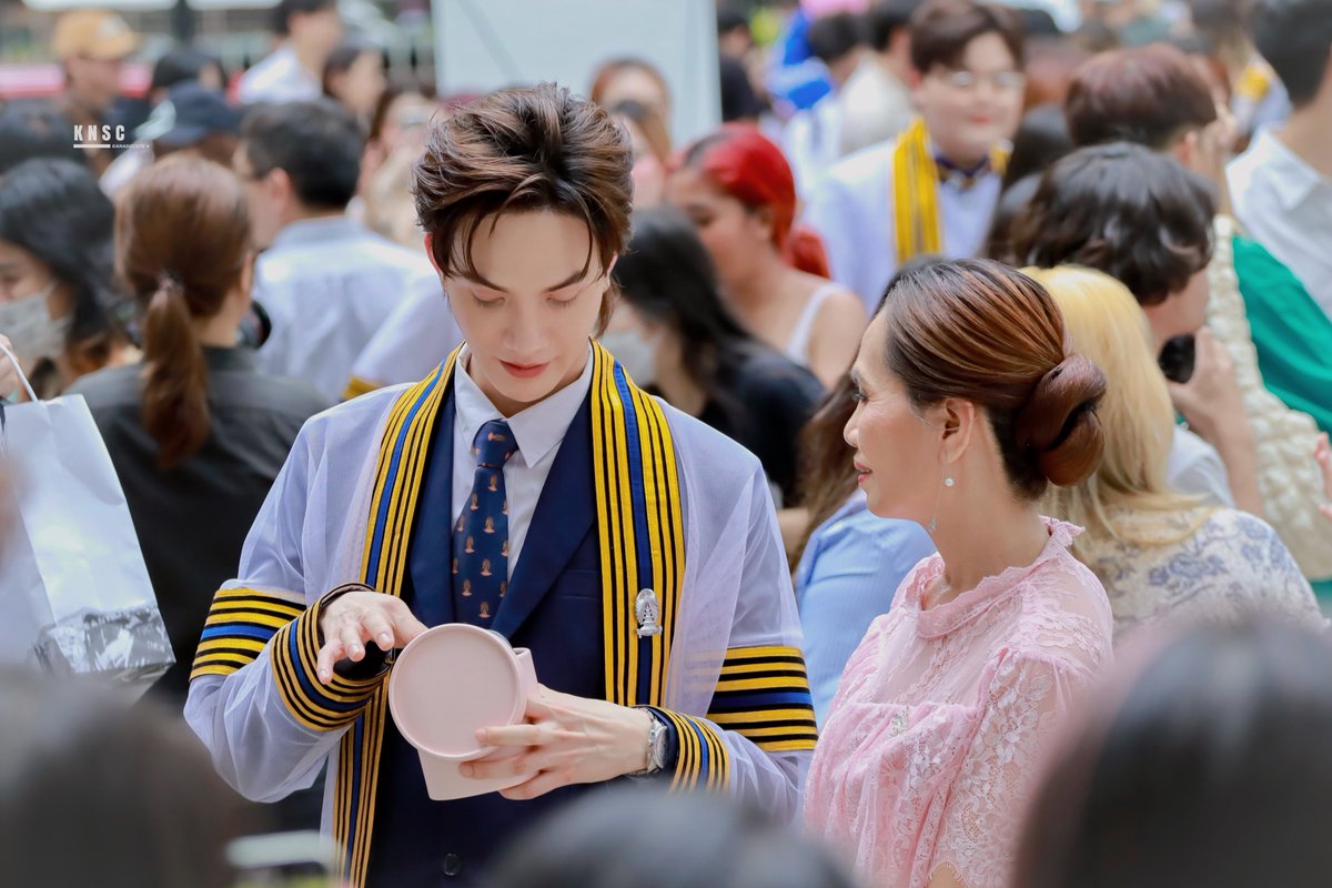 kanasocute's tweet photo. แรงใจของการเติบโตมาอย่างดี🤍
#TongGraduate
#tongthk @tongthk https://t.co/MS435zGHqV