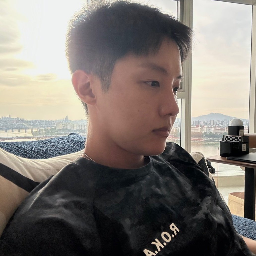 taebokkiii's tweet photo. the hairstyle is the same ���� https://t.co/Th0HSmk6gU