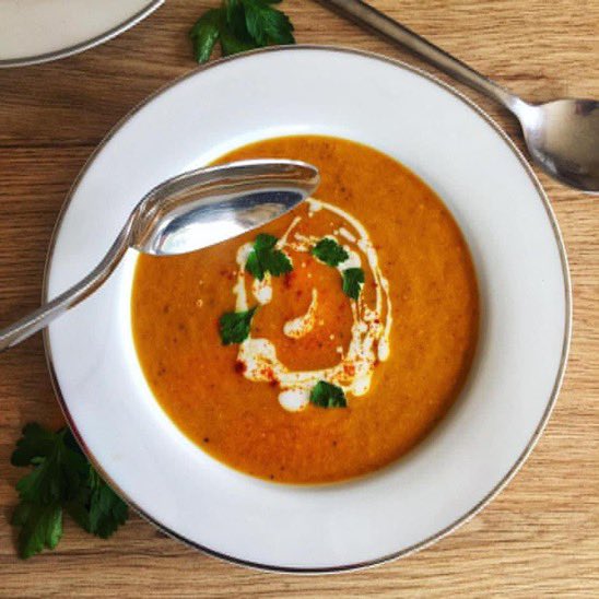 highendchefs's tweet photo. Asked our #privatechef community what their down time food fix is? Let’s go! 
🥣Soup
🥚 Omelette 
🍗 KFC! Home made. Of course 
🇮🇹 Good Italian food
What’s your food fix?!
#highendchefs #yachtchefs #foodie #FridayVibes #chef https://t.co/fPcQhMlN2l