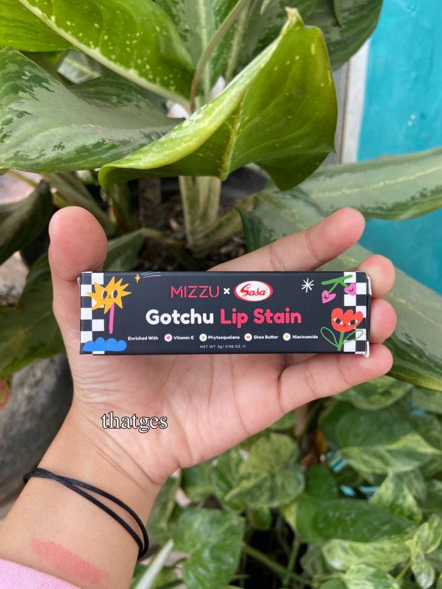 thatges's tweet photo. hallo guys aku mau rekomendasi'in lip tint lip stain yang super duper cakep + lucu pwoll dan awet banget 🥹 of course this is my colour character 😍
@MizzuCosmetics X @Sasa_Melezatkan
#ItsMyColorCharacter #MizzuxSasa #MizzuCosmetics #BeautifulYouth https://t.co/bcaPHIfBAU