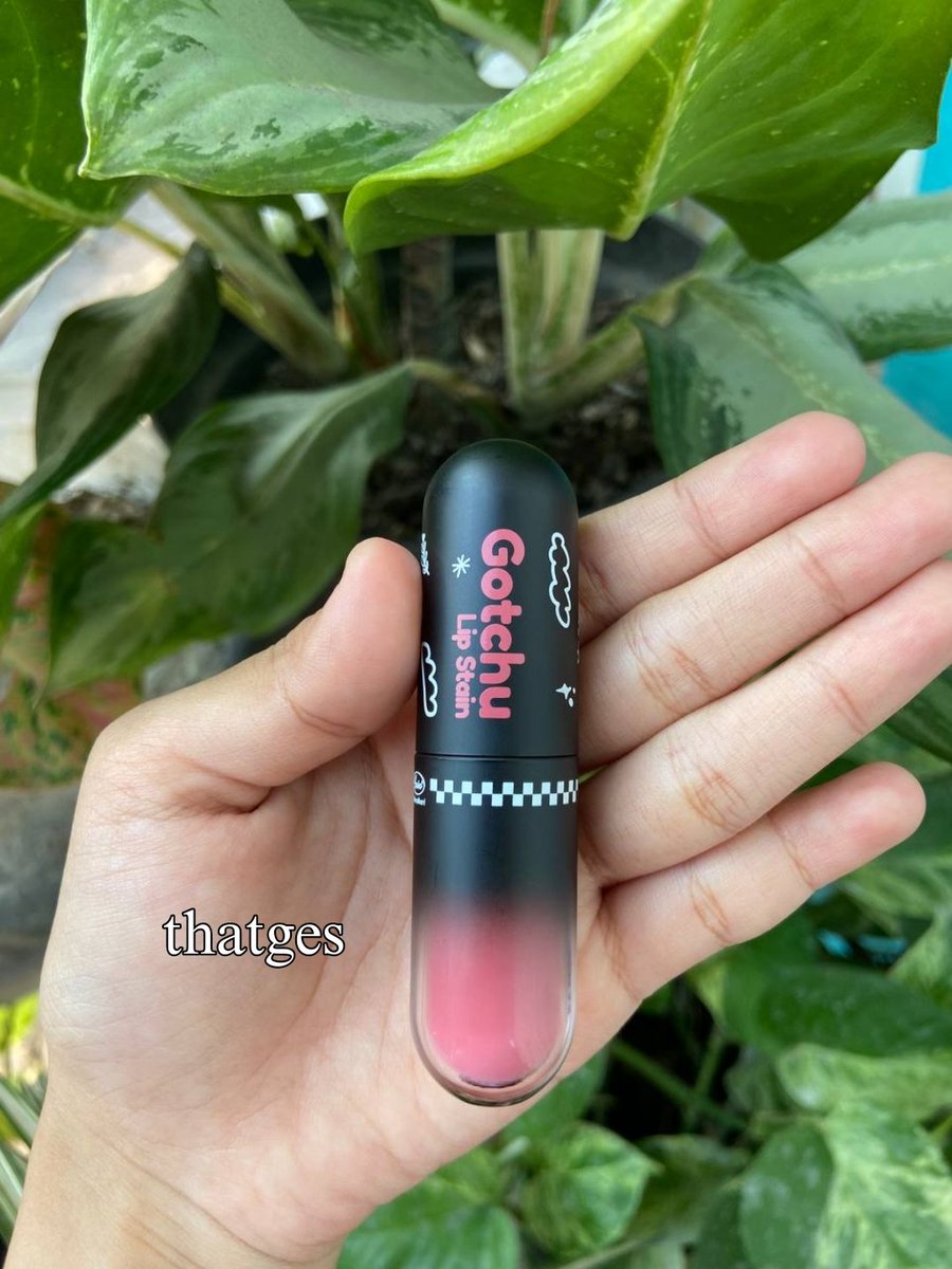 thatges's tweet photo. hallo guys aku mau rekomendasi'in lip tint lip stain yang super duper cakep + lucu pwoll dan awet banget 🥹 of course this is my colour character 😍
@MizzuCosmetics X @Sasa_Melezatkan
#ItsMyColorCharacter #MizzuxSasa #MizzuCosmetics #BeautifulYouth https://t.co/bcaPHIfBAU