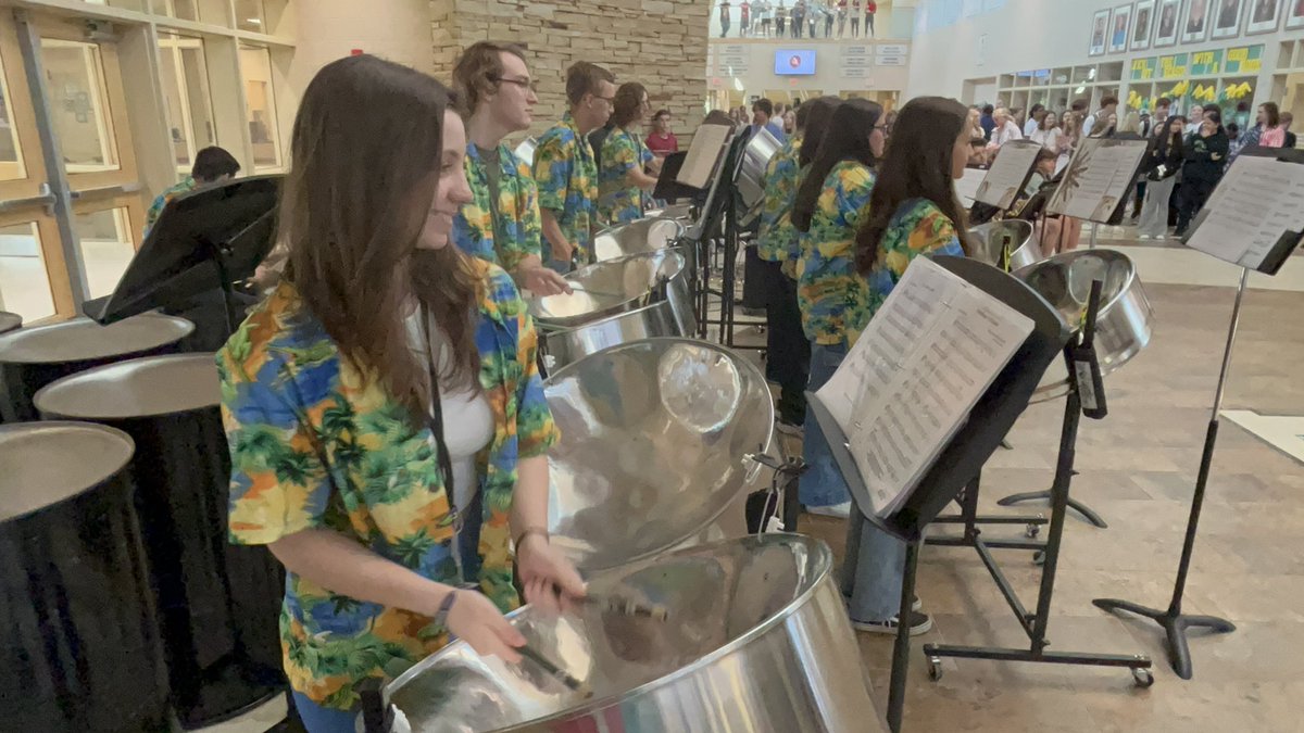 JesusRedondo_SC's tweet image. What a treat yesterday enjoying our #SteelDrums and #JazzBand performing #music in our @rbhsgators #Rotunda to proudly celebrate #HispanicHeritageMonth #Culture #wearecrew #InspireTheBluff2024 @LucasClamp @JacobSmith61 @sbleylex1 @SCFLTA @LOWLT @lexingtonone
