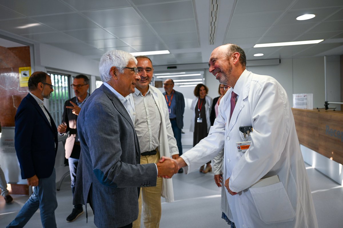 salutcat's tweet photo. 🔵 El conseller @ManelBalcells ha inaugurat a @ICO_oncologia de l’Hospitalet de Llobregat el nou accelerador Ethos, el primer accelerador lineal de Catalunya que permet realitzar radioteràpia adaptativa en temps real. També ha inaugurat la renovada unitat de braquiteràpia. https://t.co/ksnORkilaL