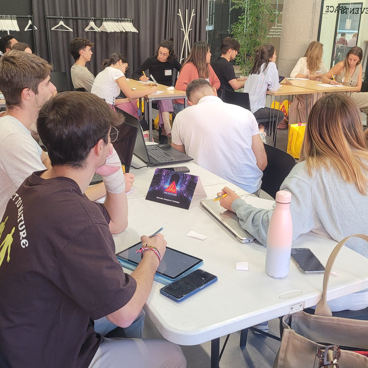 SikaSpain's tweet photo. Ya hemos empezado nuestro #SIKAHACKATHON para estudiantes de Ingeniería Industrial y Navales
@ETSIDI_UPM @UPV https://t.co/HVj3RbJW8Z