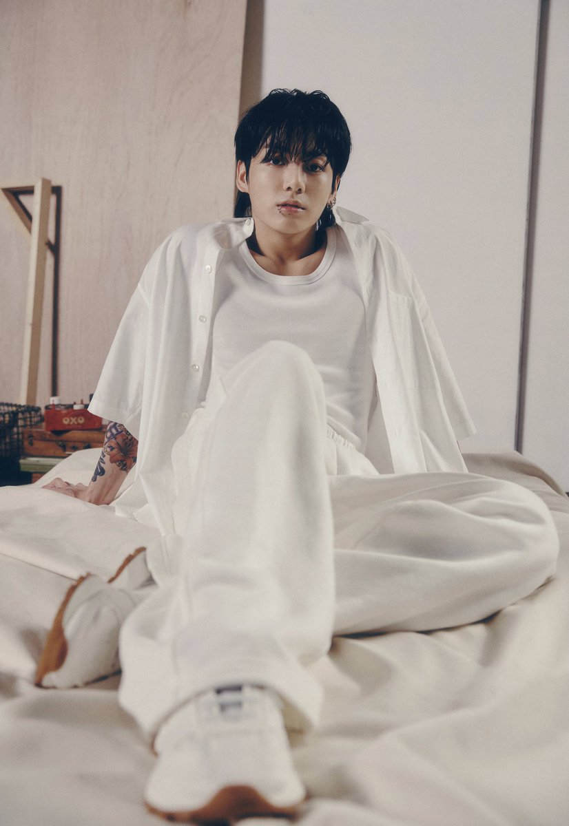 [GOLDEN]

JUNGKOOK’s “GOLDEN' Concept Photo - SOLID”

GOLDEN CONCEPT PHOTO 
GOLDEN BY JUNGKOOK IS COMING 
#JungKook_GOLDEN #GoldenByJK