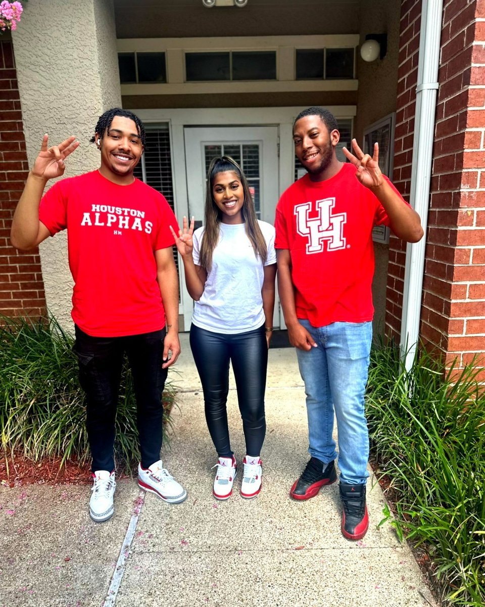 Happy #COUGARREDFRIDAY! 🐾 ❤️ 

#uh #uhin4 #uhhousing #cambridgeoaksuh